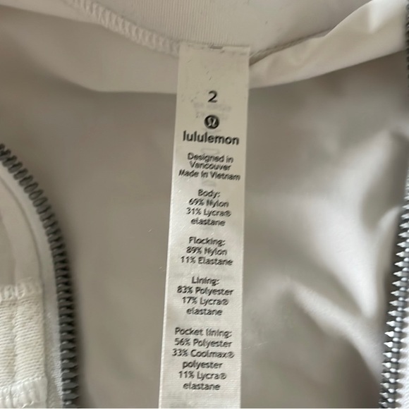 Absolutely loved this jacket, only worn 2x because it’s just too tight on me! - Picture 4 of 7